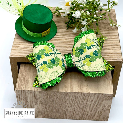 Clover Vines Scalloped Bow